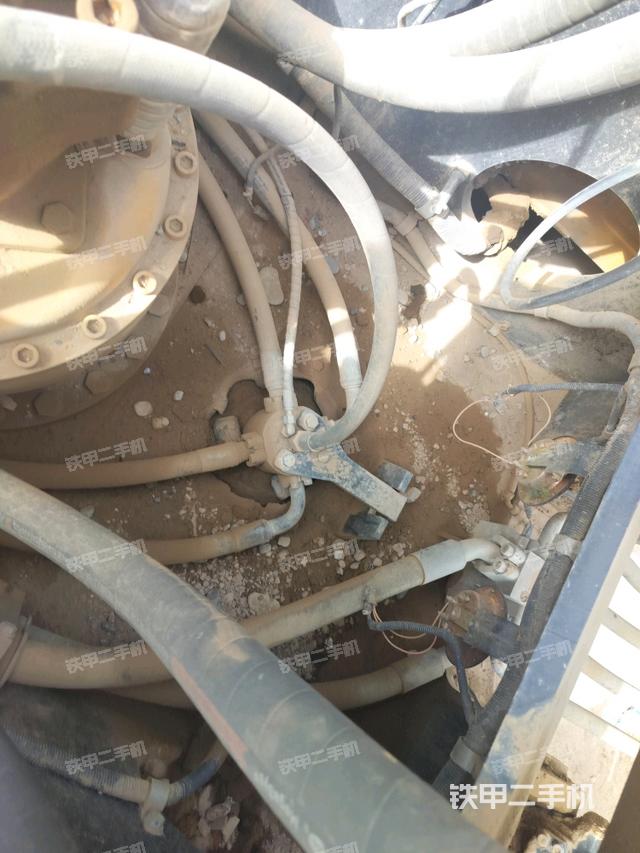 中央回轉(zhuǎn)接頭特寫（上車部件）