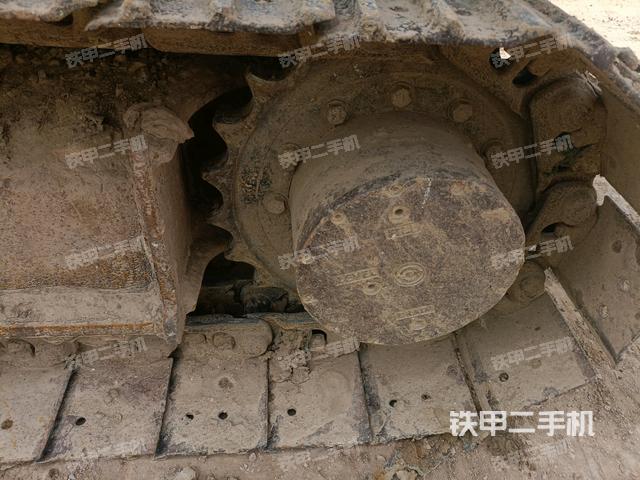 左驅(qū)動輪（行走機構(gòu)）