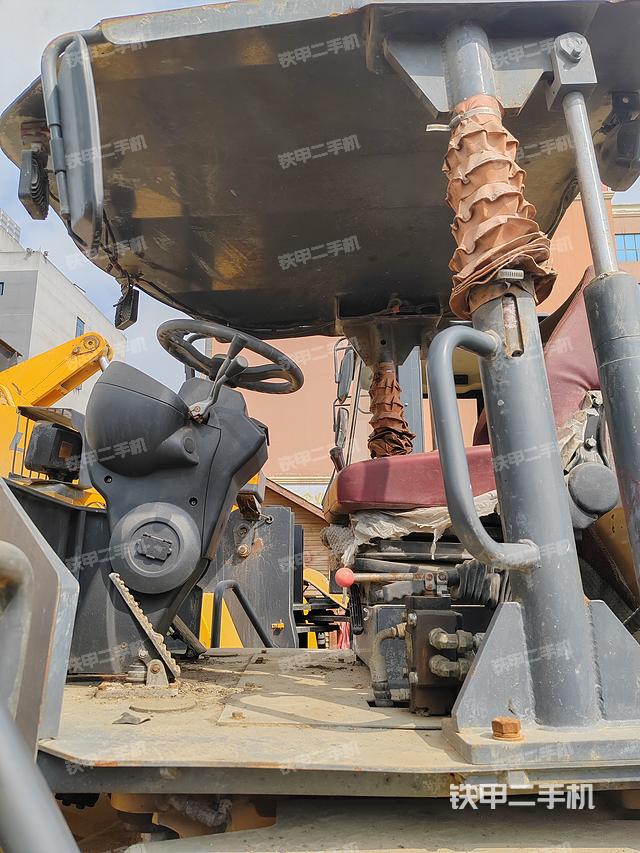 駕駛室工作臺（整機外觀及大件）