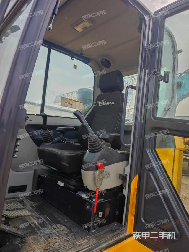 駕駛室頂部（整機(jī)外觀）