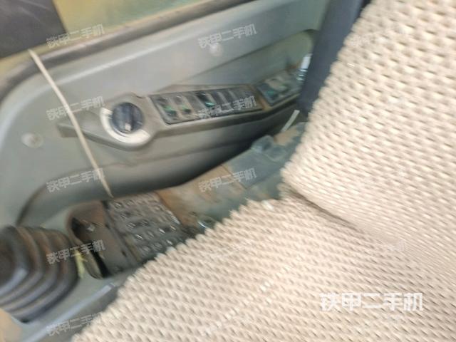 左后方玻璃角標(biāo)（駕駛室部分）