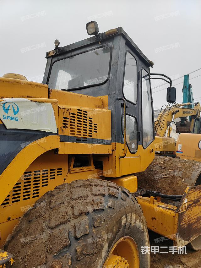 整機(jī)右側(cè)（設(shè)備外觀(guān)及核心部件）