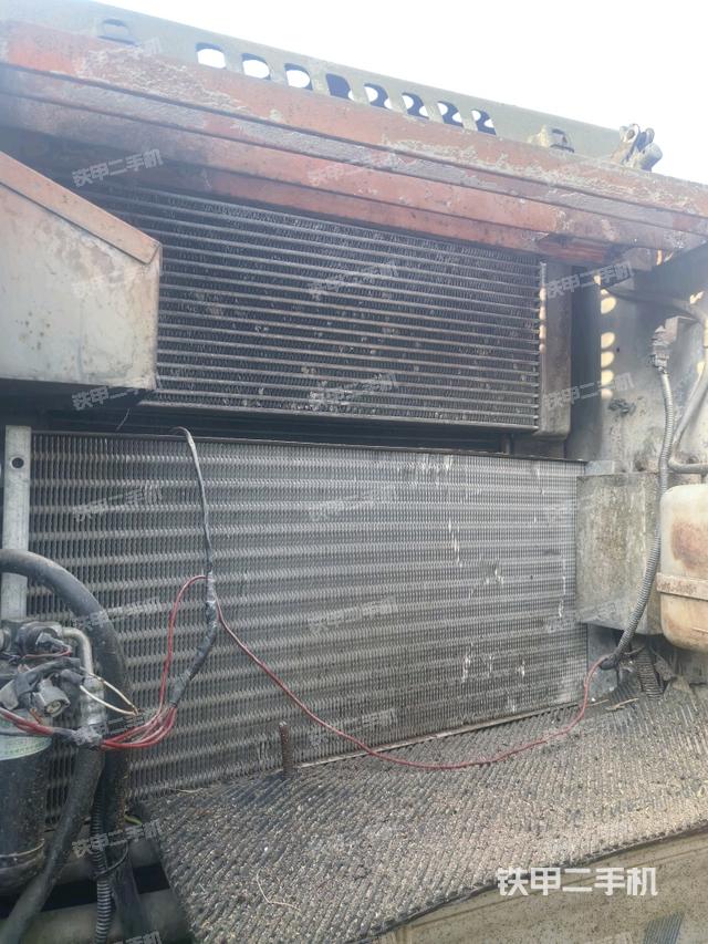 散熱器正面(大件艙室) 散熱器正面(大件艙室)