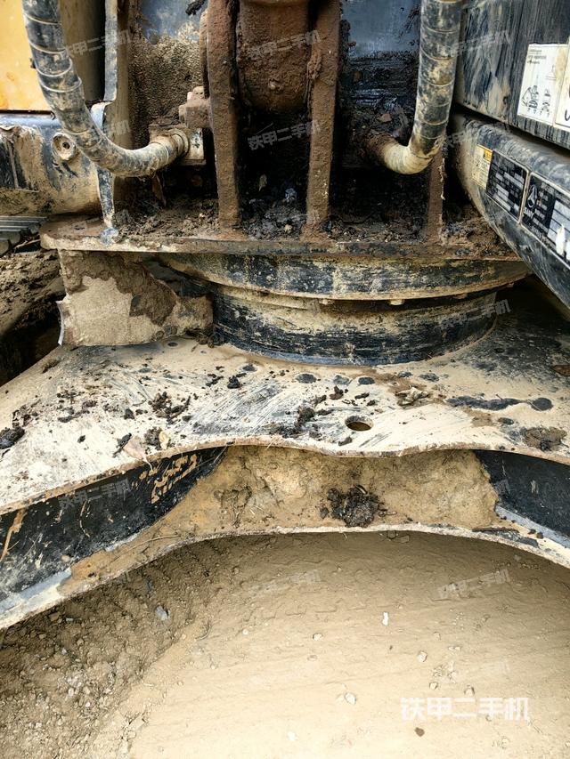 轉(zhuǎn)盤和下車架正前（工作和回轉(zhuǎn)裝置）