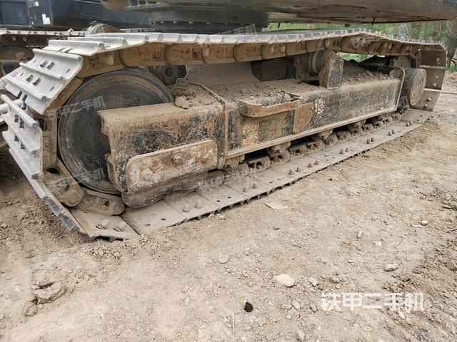 單側(cè)履帶整體(整機外觀) 單側(cè)履帶整體(整機外觀)