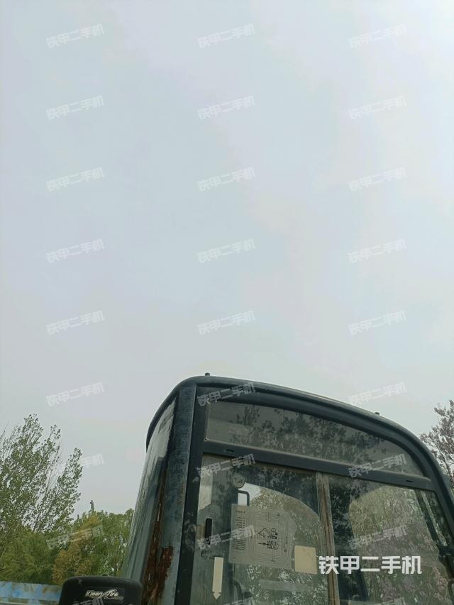 駕駛室頂部(整機外觀) 駕駛室頂部(整機外觀)
