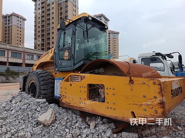 整機(jī)右側(cè)(設(shè)備外觀及核心部件) 整機(jī)右側(cè)(設(shè)備外觀及核心部件)
