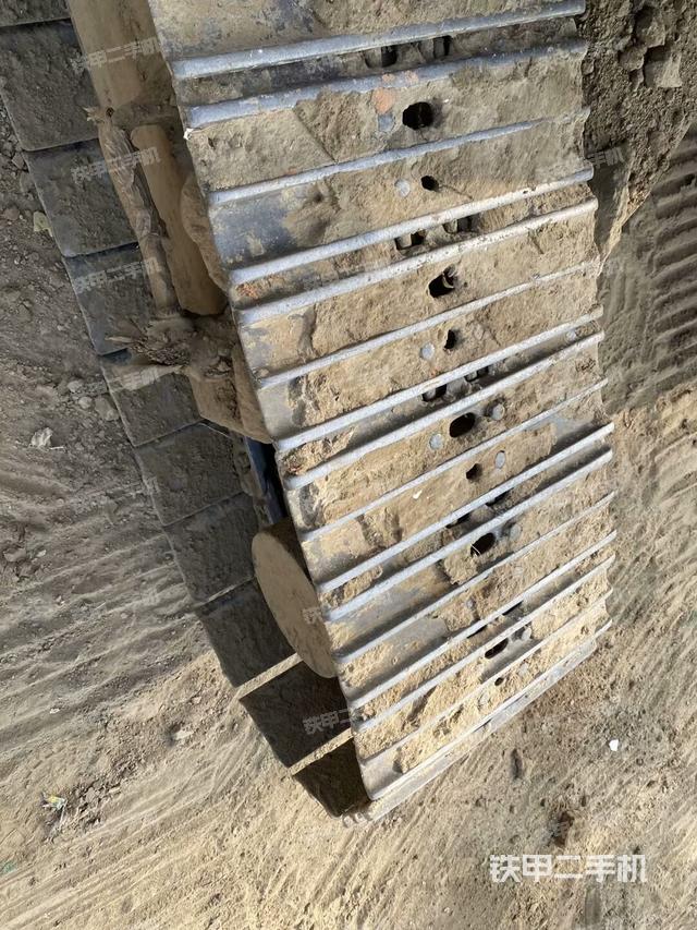 單側(cè)履帶整體（整機(jī)外觀）