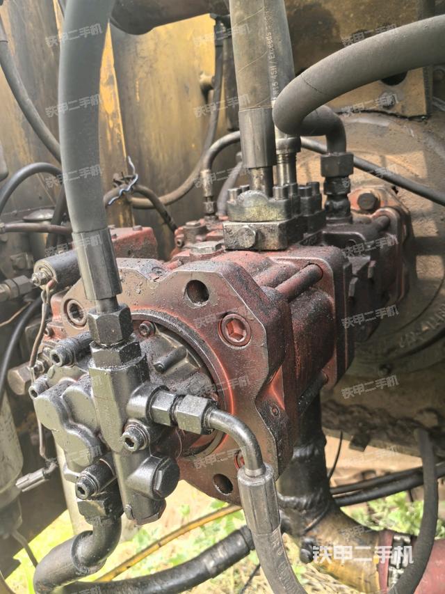 液壓泵斜45?左（大件艙室）