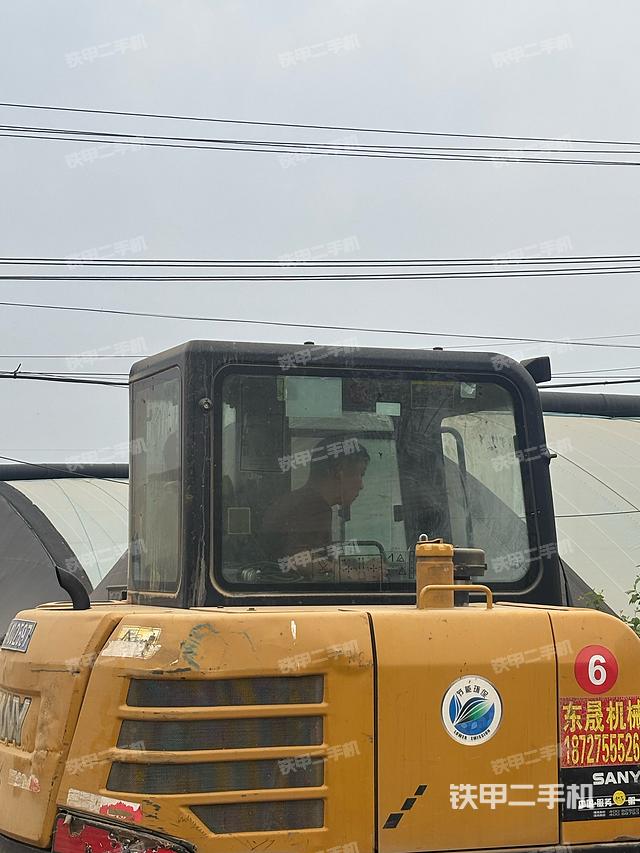 驾驶室顶部（整机外观）