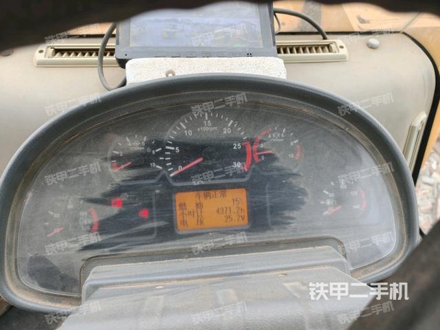 駕駛室內(nèi)部(駕駛室部分) 駕駛室內(nèi)部(駕駛室部分)