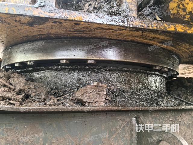 轉(zhuǎn)盤和下車架正前(工作和回轉(zhuǎn)裝置) 轉(zhuǎn)盤和下車架正前(工作和回轉(zhuǎn)裝置)