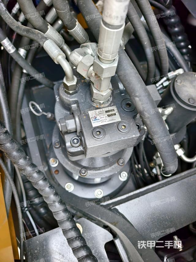 回轉(zhuǎn)馬達（上車部件）