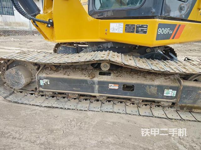 單側(cè)履帶整體（整機(jī)外觀）