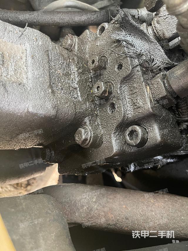 液壓泵艙室正面整體（整機(jī)外觀）