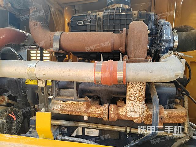 發(fā)動機右側(cè)（整機外觀及大件）