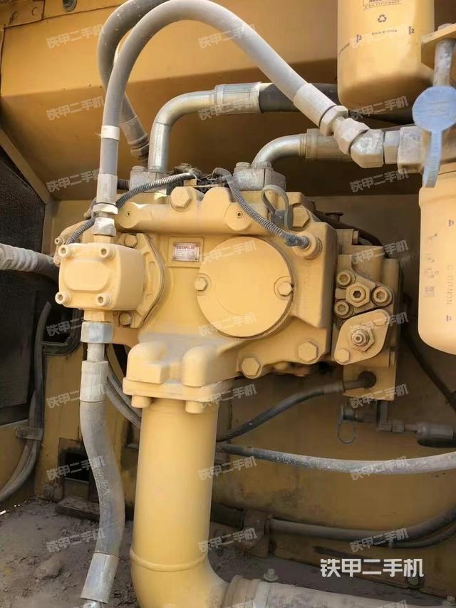 液壓泵艙室正面整體(整機(jī)外觀) 液壓泵艙室正面整體(整機(jī)外觀)