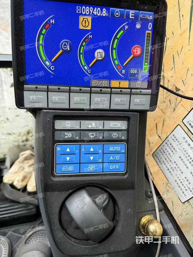 駕駛室整體（整機外觀）