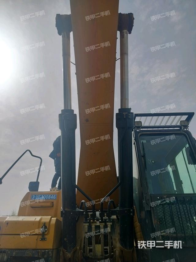 大臂油缸整體?豎拍（工作和回轉(zhuǎn)裝置）