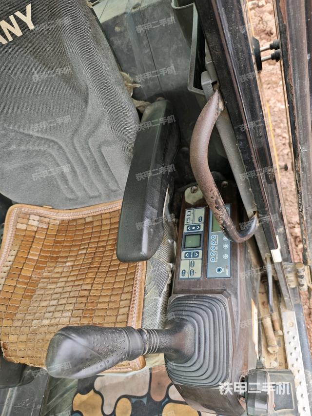 座椅左側(cè)控制臺(tái)/音響/含左手柄（駕駛室部分）