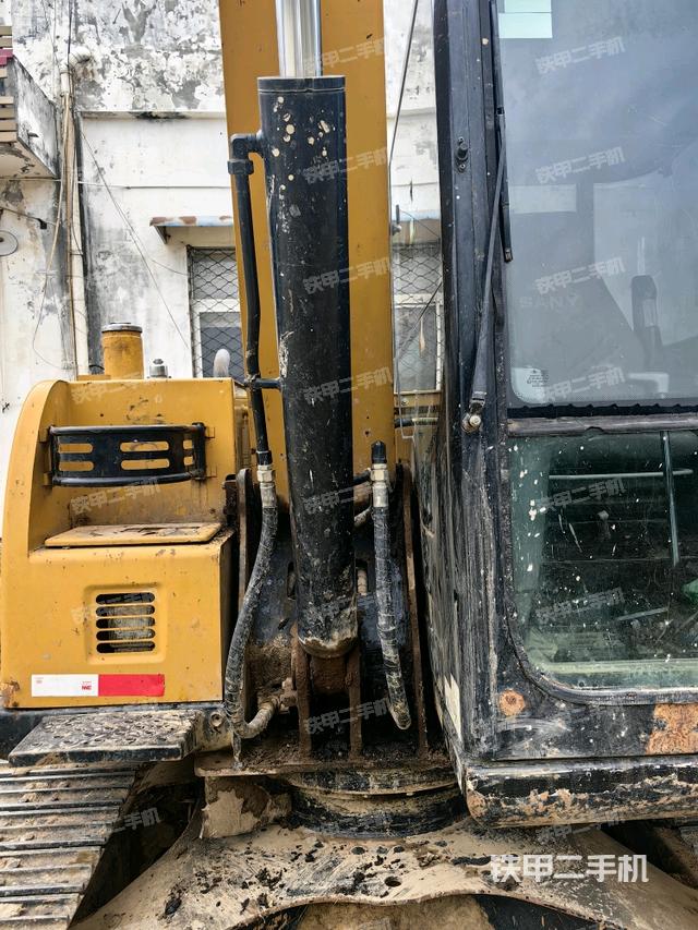 大臂根部?斜（工作和回轉(zhuǎn)裝置）