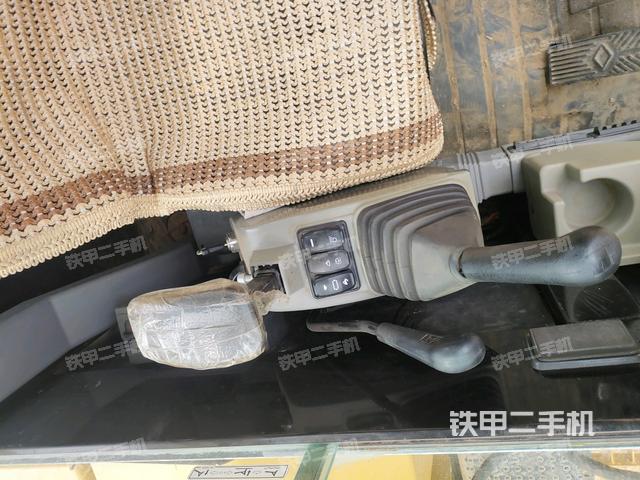 座椅右側(cè)控制臺(tái)/鑰匙門/油門/含右手柄(駕駛室部分) 座椅右側(cè)控制臺(tái)/鑰匙門/油門/含右手柄(駕駛室部分)