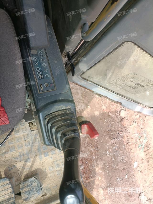 座椅左側(cè)控制臺/音響/含左手柄（駕駛室部分）