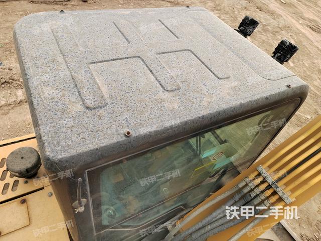 駕駛室頂部(整機外觀) 駕駛室頂部(整機外觀)