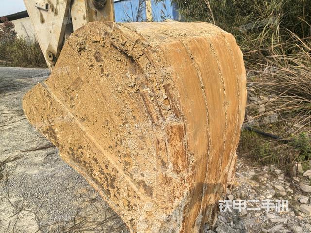 小臂整體左后(工作和回轉(zhuǎn)裝置) 小臂整體左后(工作和回轉(zhuǎn)裝置)