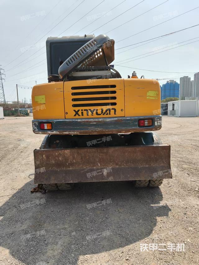 駕駛室頂部(整機(jī)外觀) 駕駛室頂部(整機(jī)外觀)