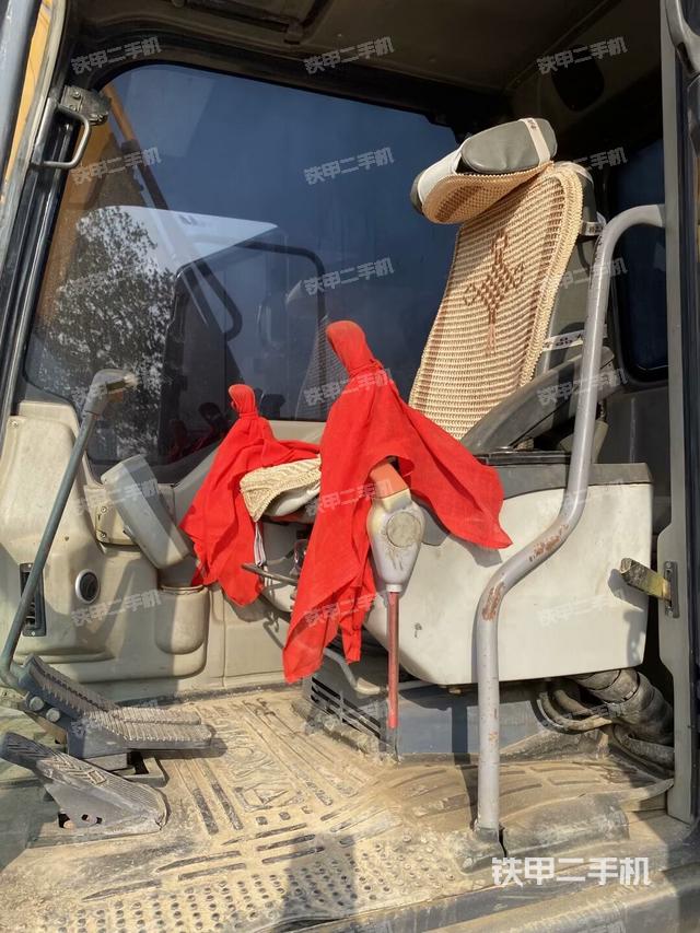 駕駛室整體（整機外觀）