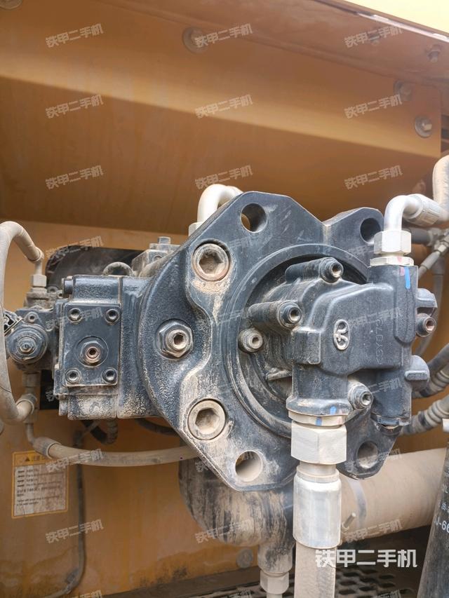 液壓泵艙室正面整體(整機(jī)外觀) 液壓泵艙室正面整體(整機(jī)外觀)