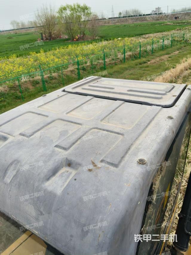 駕駛室頂部(整機(jī)外觀) 駕駛室頂部(整機(jī)外觀)