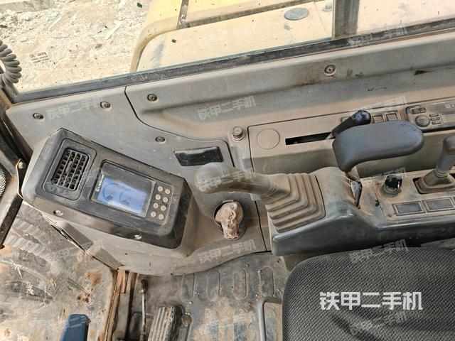 座椅左側(cè)控制臺(tái)/音響/含左手柄(駕駛室部分) 座椅左側(cè)控制臺(tái)/音響/含左手柄(駕駛室部分)