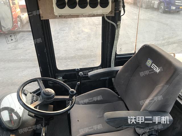 駕駛室工作臺(整機外觀及大件) 駕駛室工作臺(整機外觀及大件)