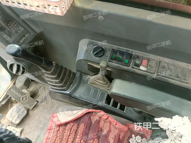 座椅右側(cè)控制臺/鑰匙門/油門/含右手柄（駕駛室部分）