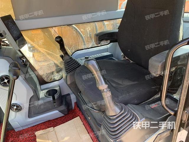 駕駛室整體（整機(jī)外觀）