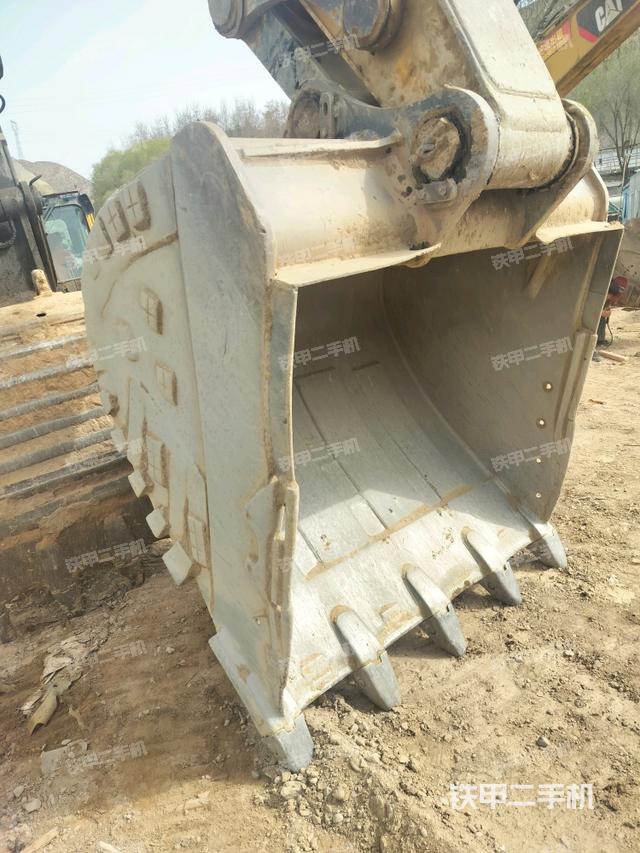 鏟斗右后整體（工作和回轉(zhuǎn)裝置）