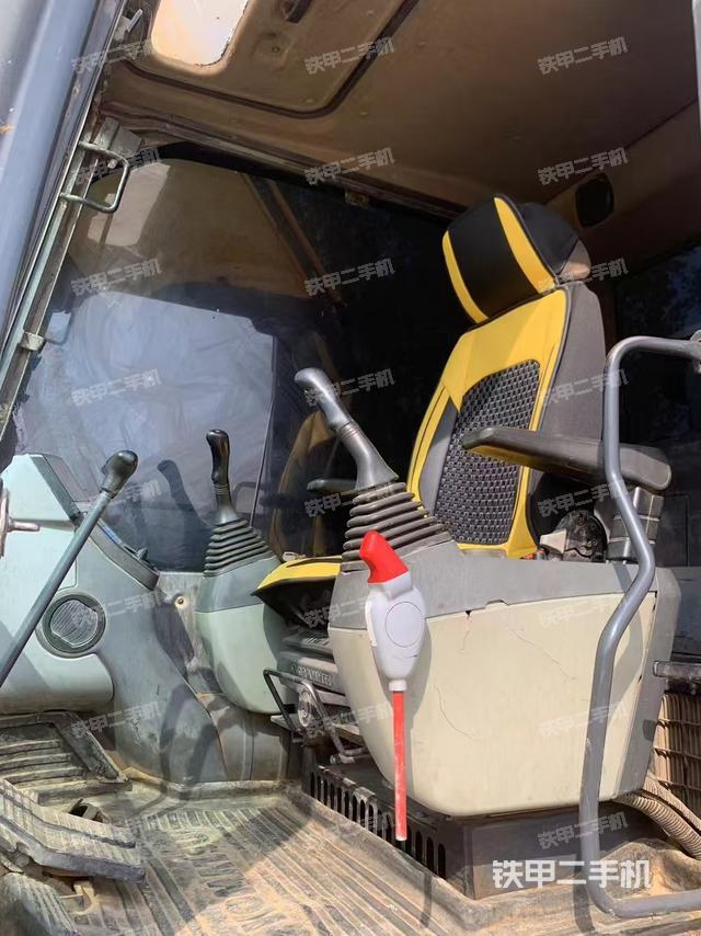 駕駛室頂部（整機(jī)外觀）