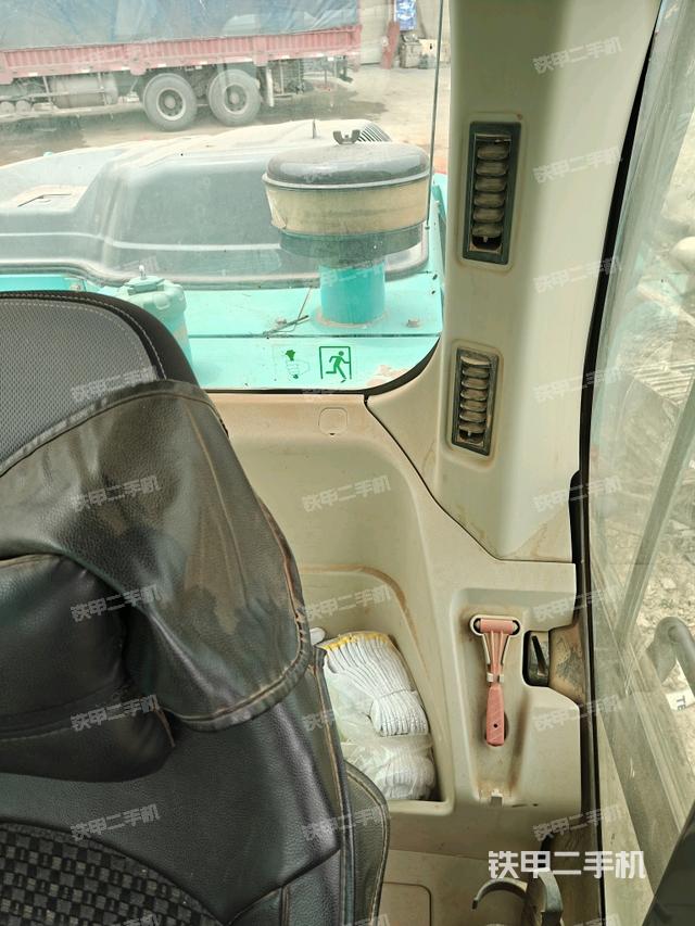 座椅后部(駕駛室部分) 座椅后部(駕駛室部分)