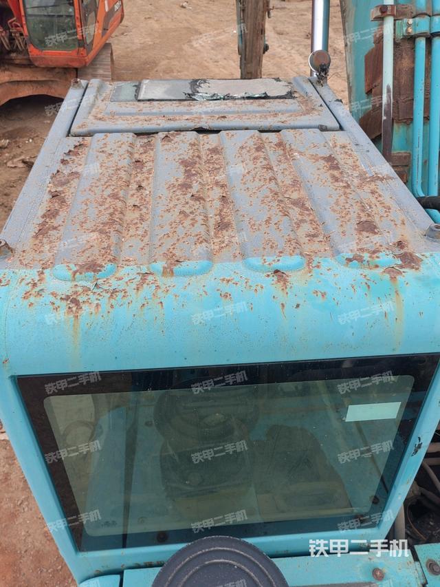 駕駛室頂部（整機(jī)外觀）