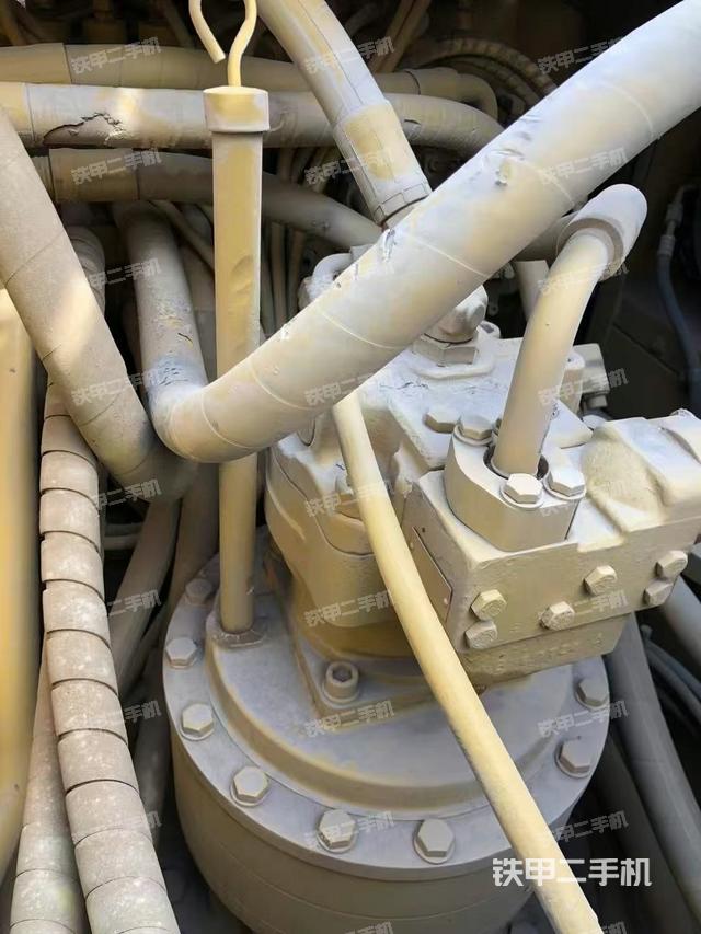 回轉(zhuǎn)馬達(dá)和主控閥(整機(jī)外觀) 回轉(zhuǎn)馬達(dá)和主控閥(整機(jī)外觀)