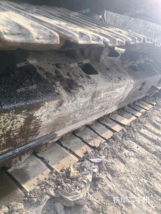 右側(cè)履帶整體(行走機(jī)構(gòu)) 右側(cè)履帶整體(行走機(jī)構(gòu))