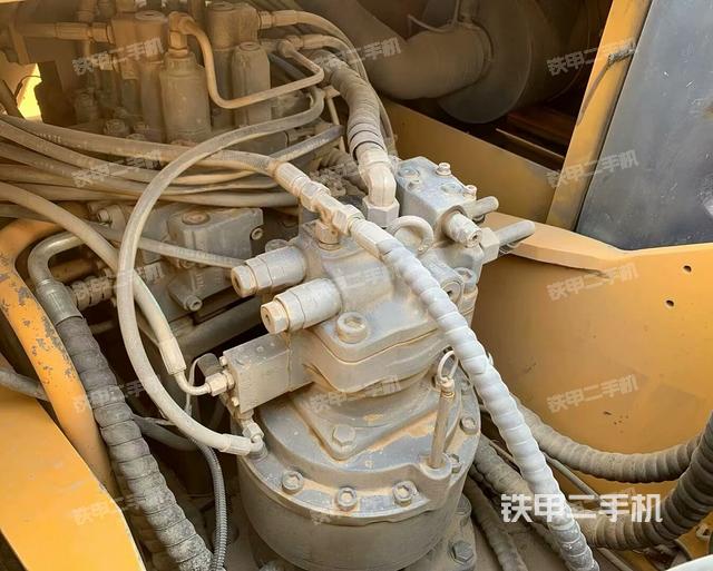 回轉(zhuǎn)馬達和主控閥（整機外觀）