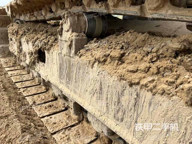 單側(cè)履帶整體（整機(jī)外觀）