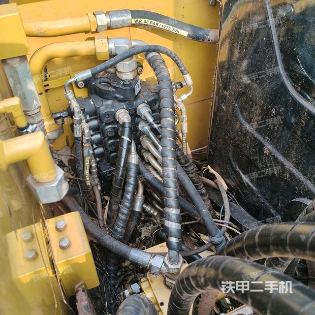 回轉馬達和主控閥（整機外觀）