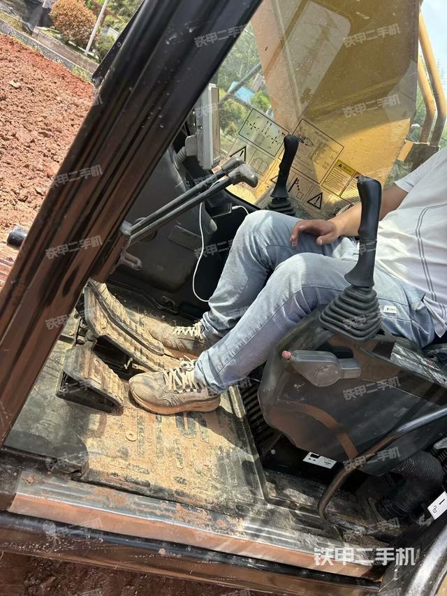 后窗玻璃角標（駕駛室部分）