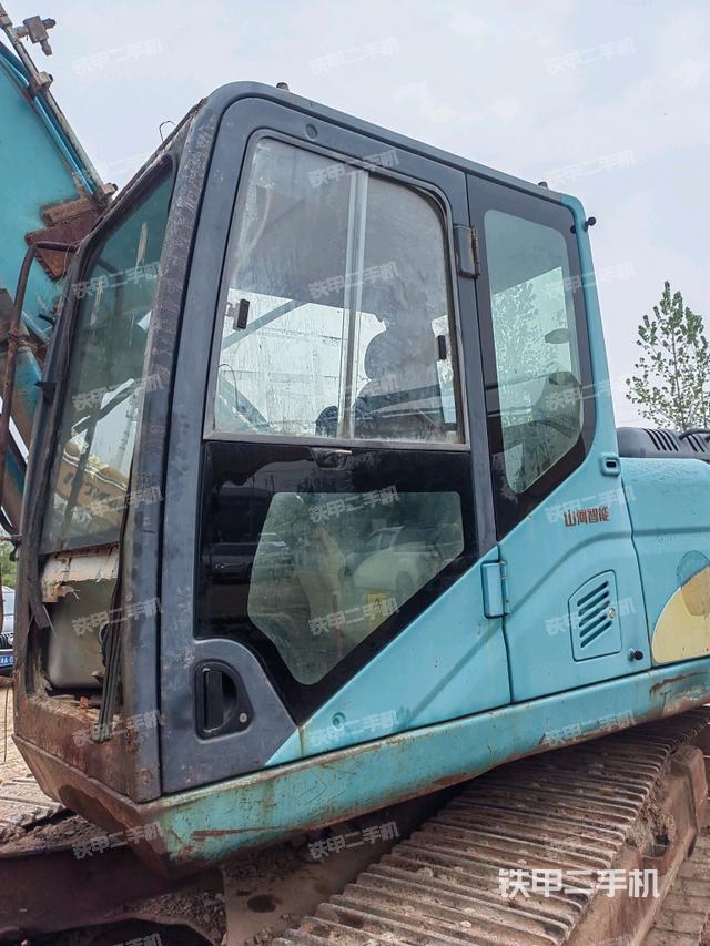 駕駛室整體（整機(jī)外觀）