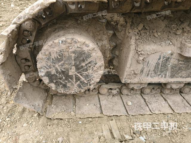 右驅(qū)動輪（行走機(jī)構(gòu)）