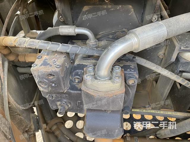 液壓泵艙室正面整體（整機(jī)外觀）